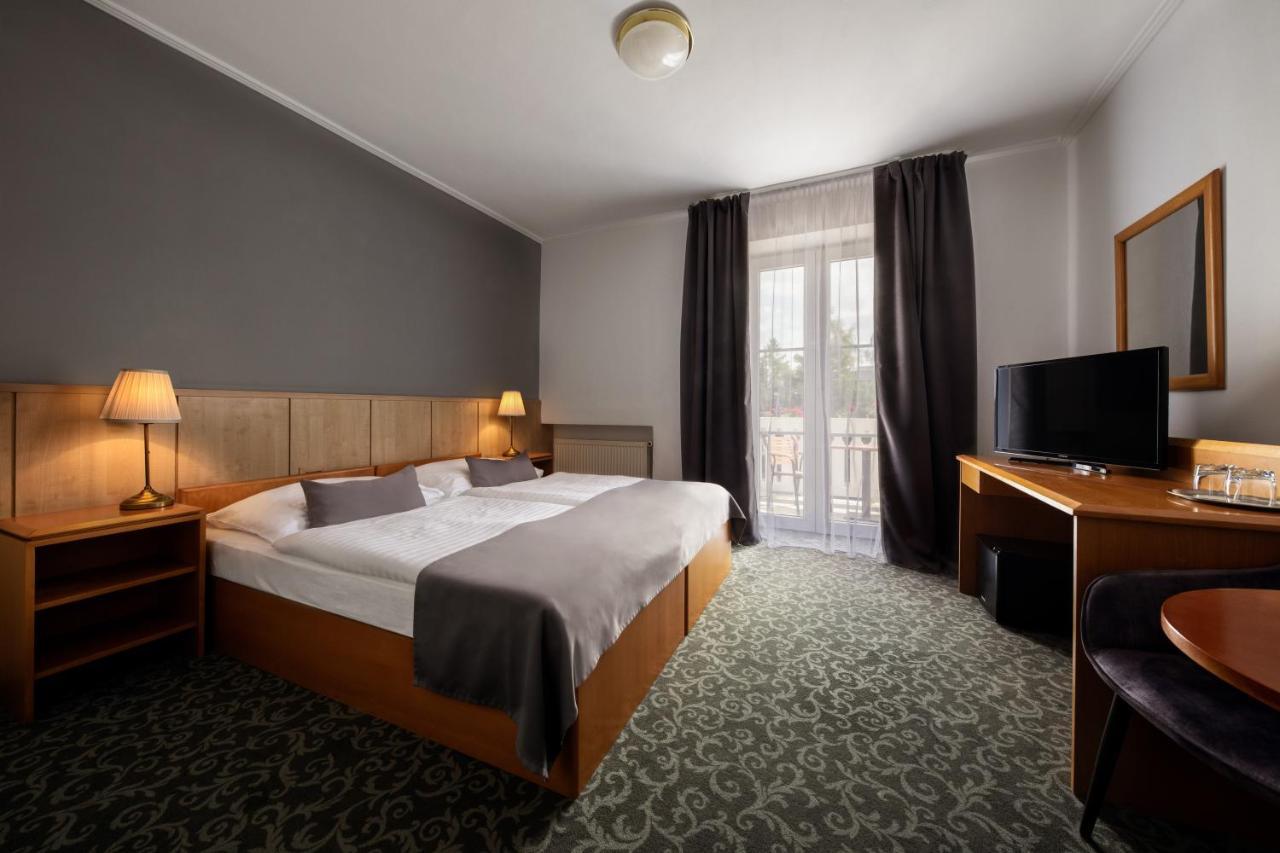 Prague Hotel Carl Inn Restaurant & Free Parking Exterior foto